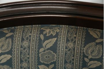 中古　maruni(マルニ木工)　KENT-COURT(ケントコート)　随所に施された上品な意匠が魅力的な二人掛けソファ(2P、2人掛け、ラブソファ、アームソファ)(R-078094)