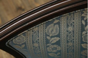 中古　maruni(マルニ木工)　KENT-COURT(ケントコート)　随所に施された上品な意匠が魅力的な二人掛けソファ(2P、2人掛け、ラブソファ、アームソファ)(R-078094)
