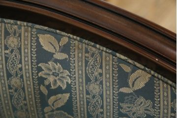 中古　maruni(マルニ木工)　KENT-COURT(ケントコート)　随所に施された上品な意匠が魅力的な二人掛けソファ(2P、2人掛け、ラブソファ、アームソファ)(R-078094)