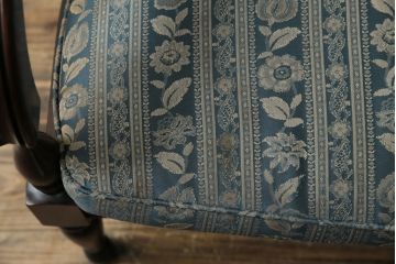 中古　maruni(マルニ木工)　KENT-COURT(ケントコート)　随所に施された上品な意匠が魅力的な二人掛けソファ(2P、2人掛け、ラブソファ、アームソファ)(R-078094)