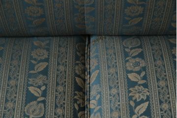中古　maruni(マルニ木工)　KENT-COURT(ケントコート)　随所に施された上品な意匠が魅力的な二人掛けソファ(2P、2人掛け、ラブソファ、アームソファ)(R-078094)