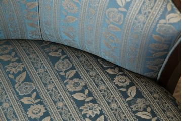 中古　maruni(マルニ木工)　KENT-COURT(ケントコート)　随所に施された上品な意匠が魅力的な二人掛けソファ(2P、2人掛け、ラブソファ、アームソファ)(R-078094)
