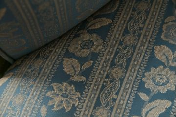 中古　maruni(マルニ木工)　KENT-COURT(ケントコート)　随所に施された上品な意匠が魅力的な二人掛けソファ(2P、2人掛け、ラブソファ、アームソファ)(R-078094)