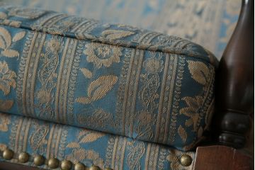 中古　maruni(マルニ木工)　KENT-COURT(ケントコート)　随所に施された上品な意匠が魅力的な二人掛けソファ(2P、2人掛け、ラブソファ、アームソファ)(R-078094)