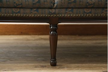 中古　maruni(マルニ木工)　KENT-COURT(ケントコート)　随所に施された上品な意匠が魅力的な二人掛けソファ(2P、2人掛け、ラブソファ、アームソファ)(R-078094)