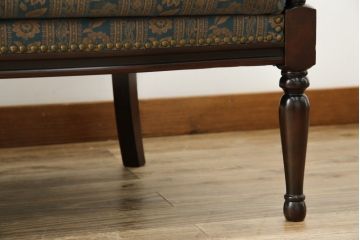 中古　maruni(マルニ木工)　KENT-COURT(ケントコート)　随所に施された上品な意匠が魅力的な二人掛けソファ(2P、2人掛け、ラブソファ、アームソファ)(R-078094)