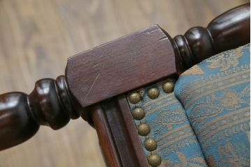 中古　maruni(マルニ木工)　KENT-COURT(ケントコート)　随所に施された上品な意匠が魅力的な二人掛けソファ(2P、2人掛け、ラブソファ、アームソファ)(R-078094)