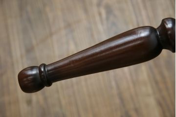 中古　maruni(マルニ木工)　KENT-COURT(ケントコート)　随所に施された上品な意匠が魅力的な二人掛けソファ(2P、2人掛け、ラブソファ、アームソファ)(R-078094)