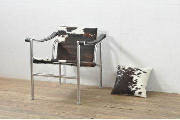 中古　Cassina(カッシーナ)　ル・コルビュジエ(Le Corbusier)　ピエール・ジャンヌレ(Pierre Jeanneret) シャルロット・ペリアン(Charlotte Perriand)　LC1　個性が光る!ワンランク上の空間づくりにおすすめなスリングチェア(バスキュランチェア、アームチェア、椅子、イス)(定価605,000円)(R-078095)