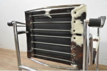 中古　Cassina(カッシーナ)　ル・コルビュジエ(Le Corbusier)　ピエール・ジャンヌレ(Pierre Jeanneret) シャルロット・ペリアン(Charlotte Perriand)　LC1　個性が光る!ワンランク上の空間づくりにおすすめなスリングチェア(バスキュランチェア、アームチェア、椅子、イス)(定価605,000円)(R-078095)