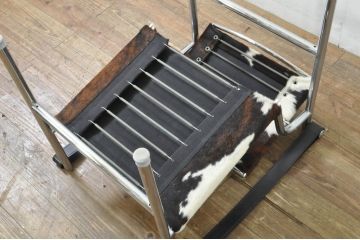 中古　Cassina(カッシーナ)　ル・コルビュジエ(Le Corbusier)　ピエール・ジャンヌレ(Pierre Jeanneret) シャルロット・ペリアン(Charlotte Perriand)　LC1　個性が光る!ワンランク上の空間づくりにおすすめなスリングチェア(バスキュランチェア、アームチェア、椅子、イス)(定価605,000円)(R-078095)