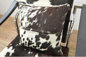 中古　Cassina(カッシーナ)　ル・コルビュジエ(Le Corbusier)　ピエール・ジャンヌレ(Pierre Jeanneret) シャルロット・ペリアン(Charlotte Perriand)　LC1　個性が光る!ワンランク上の空間づくりにおすすめなスリングチェア(バスキュランチェア、アームチェア、椅子、イス)(定価605,000円)(R-078095)