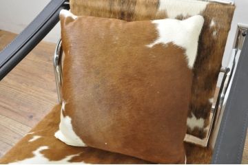 中古　Cassina(カッシーナ)　ル・コルビ(Pierre Jeanneret) ピエール・ジャンヌレ(Pierre Jeanneret) シャルロット・ペリアン(Charlotte Perriand)　LC1　個性が光る!ワンランク上の空間づくりにおすすめなスリングチェア(バスキュランチェア、アームチェア、椅子、イス)(定価605,000円)(R-078096)