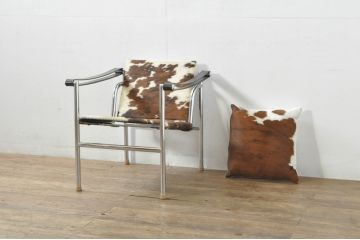 中古　Cassina(カッシーナ)　ル・コルビュジエ(Le Corbusier)　ピエール・ジャンヌレ(Pierre Jeanneret) シャルロット・ペリアン(Charlotte Perriand)　LC1　個性が光る!ワンランク上の空間づくりにおすすめなスリングチェア(バスキュランチェア、アームチェア、椅子、イス)(定価605,000円)(R-078097)