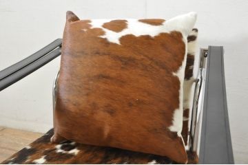 中古　Cassina(カッシーナ)　ル・コルビュジエ(Le Corbusier)　ピエール・ジャンヌレ(Pierre Jeanneret) シャルロット・ペリアン(Charlotte Perriand)　LC1　個性が光る!ワンランク上の空間づくりにおすすめなスリングチェア(バスキュランチェア、アームチェア、椅子、イス)(定価605,000円)(R-078097)