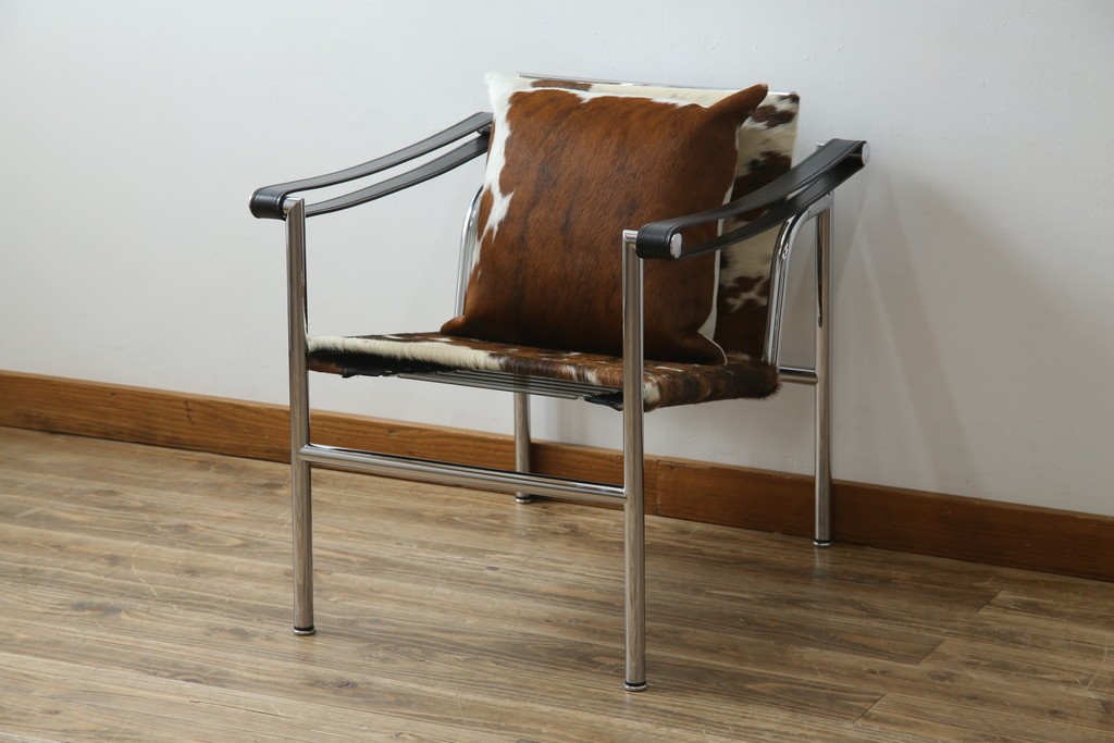 中古　Cassina(カッシーナ)　ル・コルビュジエ(Le Corbusier)　ピエール・ジャンヌレ(Pierre Jeanneret) シャルロット・ペリアン(Charlotte Perriand)　LC1　個性が光る!ワンランク上の空間づくりにおすすめなスリングチェア　定価605,000円相当　(R-078097)