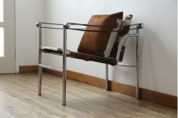 中古　Cassina(カッシーナ)　ル・コルビュジエ(Le Corbusier)　ピエール・ジャンヌレ(Pierre Jeanneret) シャルロット・ペリアン(Charlotte Perriand)　LC1　個性が光る!ワンランク上の空間づくりにおすすめなスリングチェア　定価605,000円相当　(R-078097)