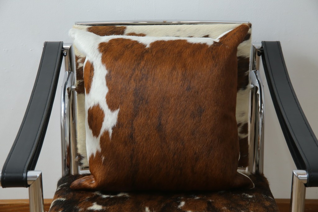 中古　Cassina(カッシーナ)　ル・コルビュジエ(Le Corbusier)　ピエール・ジャンヌレ(Pierre Jeanneret) シャルロット・ペリアン(Charlotte Perriand)　LC1　個性が光る!ワンランク上の空間づくりにおすすめなスリングチェア　定価605,000円相当　(R-078097)