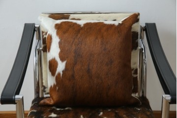 中古　Cassina(カッシーナ)　ル・コルビュジエ(Le Corbusier)　ピエール・ジャンヌレ(Pierre Jeanneret) シャルロット・ペリアン(Charlotte Perriand)　LC1　個性が光る!ワンランク上の空間づくりにおすすめなスリングチェア　定価605,000円相当　(R-078097)