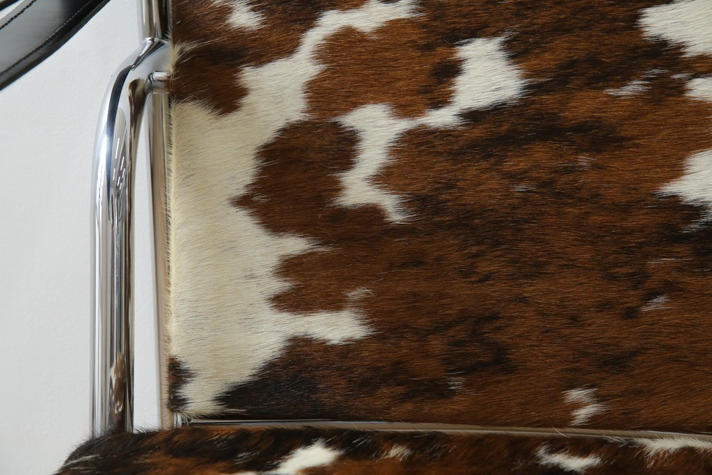 中古　Cassina(カッシーナ)　ル・コルビュジエ(Le Corbusier)　ピエール・ジャンヌレ(Pierre Jeanneret) シャルロット・ペリアン(Charlotte Perriand)　LC1　個性が光る!ワンランク上の空間づくりにおすすめなスリングチェア　定価605,000円相当　(R-078097)