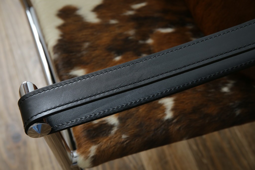 中古　Cassina(カッシーナ)　ル・コルビュジエ(Le Corbusier)　ピエール・ジャンヌレ(Pierre Jeanneret) シャルロット・ペリアン(Charlotte Perriand)　LC1　個性が光る!ワンランク上の空間づくりにおすすめなスリングチェア　定価605,000円相当　(R-078097)