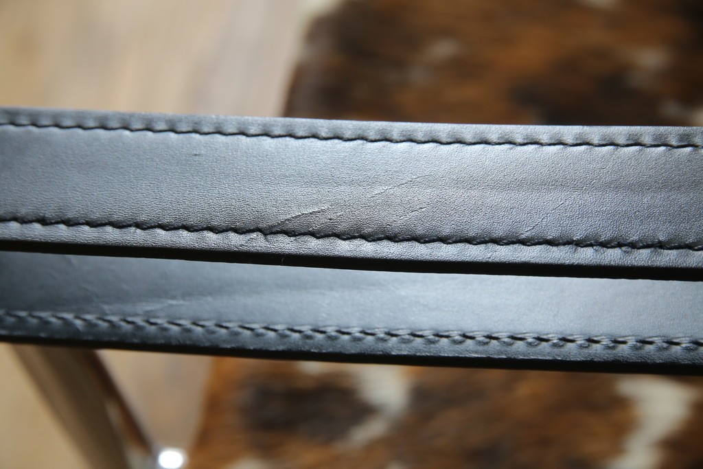 中古　Cassina(カッシーナ)　ル・コルビュジエ(Le Corbusier)　ピエール・ジャンヌレ(Pierre Jeanneret) シャルロット・ペリアン(Charlotte Perriand)　LC1　個性が光る!ワンランク上の空間づくりにおすすめなスリングチェア　定価605,000円相当　(R-078097)