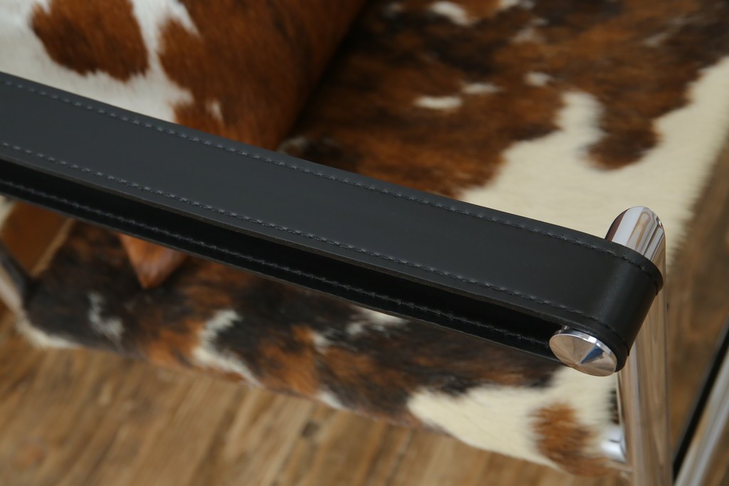 中古　Cassina(カッシーナ)　ル・コルビュジエ(Le Corbusier)　ピエール・ジャンヌレ(Pierre Jeanneret) シャルロット・ペリアン(Charlotte Perriand)　LC1　個性が光る!ワンランク上の空間づくりにおすすめなスリングチェア　定価605,000円相当　(R-078097)