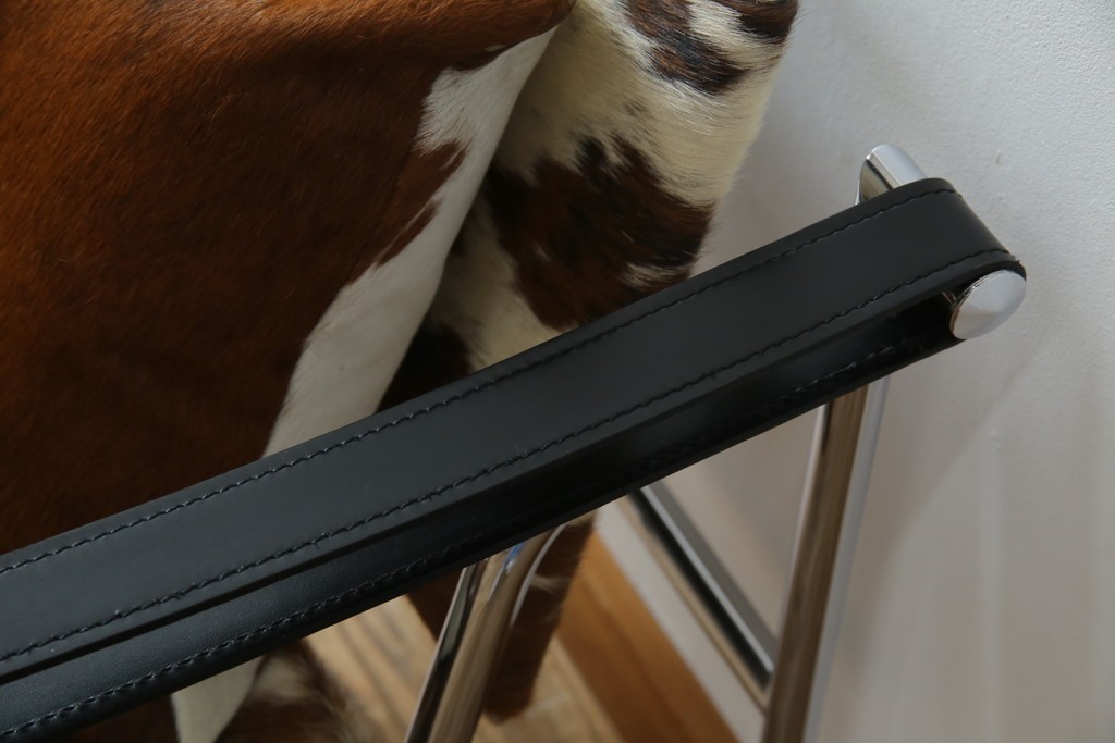 中古　Cassina(カッシーナ)　ル・コルビュジエ(Le Corbusier)　ピエール・ジャンヌレ(Pierre Jeanneret) シャルロット・ペリアン(Charlotte Perriand)　LC1　個性が光る!ワンランク上の空間づくりにおすすめなスリングチェア　定価605,000円相当　(R-078097)