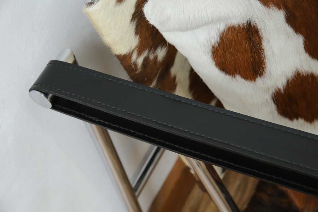 中古　Cassina(カッシーナ)　ル・コルビュジエ(Le Corbusier)　ピエール・ジャンヌレ(Pierre Jeanneret) シャルロット・ペリアン(Charlotte Perriand)　LC1　個性が光る!ワンランク上の空間づくりにおすすめなスリングチェア　定価605,000円相当　(R-078097)