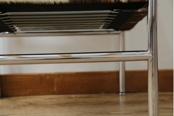 中古　Cassina(カッシーナ)　ル・コルビュジエ(Le Corbusier)　ピエール・ジャンヌレ(Pierre Jeanneret) シャルロット・ペリアン(Charlotte Perriand)　LC1　個性が光る!ワンランク上の空間づくりにおすすめなスリングチェア　定価605,000円相当　(R-078097)