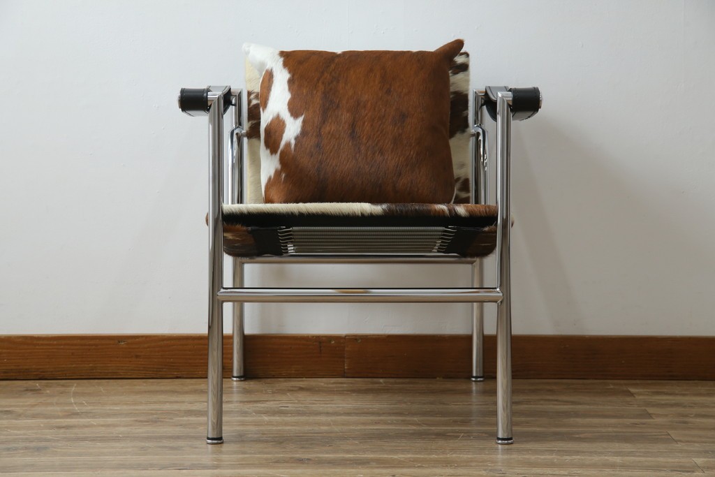 中古　Cassina(カッシーナ)　ル・コルビュジエ(Le Corbusier)　ピエール・ジャンヌレ(Pierre Jeanneret) シャルロット・ペリアン(Charlotte Perriand)　LC1　個性が光る!ワンランク上の空間づくりにおすすめなスリングチェア　定価605,000円相当　(R-078097)