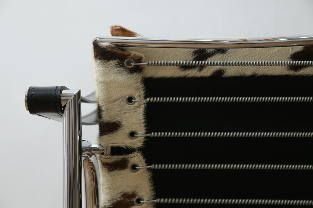 中古　Cassina(カッシーナ)　ル・コルビュジエ(Le Corbusier)　ピエール・ジャンヌレ(Pierre Jeanneret) シャルロット・ペリアン(Charlotte Perriand)　LC1　個性が光る!ワンランク上の空間づくりにおすすめなスリングチェア　定価605,000円相当　(R-078097)