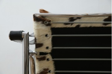 中古　Cassina(カッシーナ)　ル・コルビュジエ(Le Corbusier)　ピエール・ジャンヌレ(Pierre Jeanneret) シャルロット・ペリアン(Charlotte Perriand)　LC1　個性が光る!ワンランク上の空間づくりにおすすめなスリングチェア　定価605,000円相当　(R-078097)