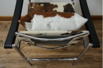 中古　Cassina(カッシーナ)　ル・コルビュジエ(Le Corbusier)　ピエール・ジャンヌレ(Pierre Jeanneret) シャルロット・ペリアン(Charlotte Perriand)　LC1　個性が光る!ワンランク上の空間づくりにおすすめなスリングチェア　定価605,000円相当　(R-078097)