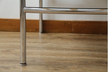 中古　Cassina(カッシーナ)　ル・コルビュジエ(Le Corbusier)　ピエール・ジャンヌレ(Pierre Jeanneret) シャルロット・ペリアン(Charlotte Perriand)　LC1　個性が光る!ワンランク上の空間づくりにおすすめなスリングチェア　定価605,000円相当　(R-078097)