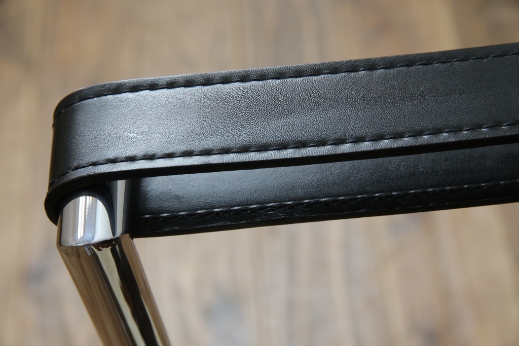 中古　Cassina(カッシーナ)　ル・コルビュジエ(Le Corbusier)　ピエール・ジャンヌレ(Pierre Jeanneret) シャルロット・ペリアン(Charlotte Perriand)　LC1　個性が光る!ワンランク上の空間づくりにおすすめなスリングチェア　定価605,000円相当　(R-078097)