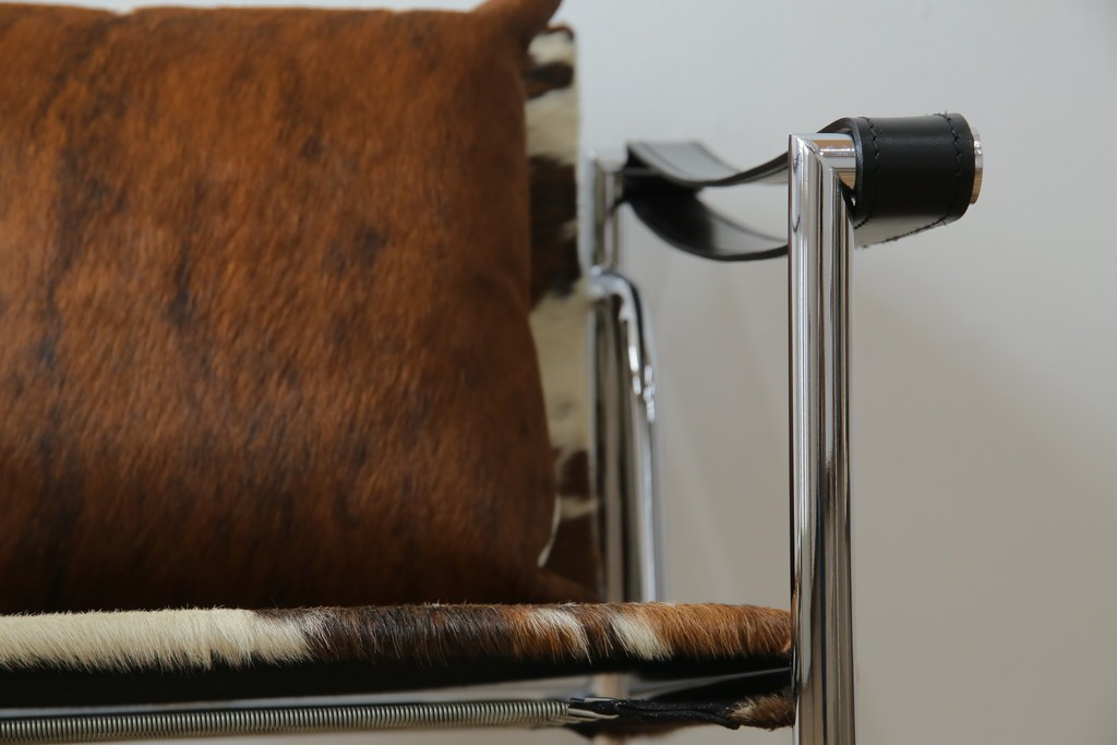 中古　Cassina(カッシーナ)　ル・コルビュジエ(Le Corbusier)　ピエール・ジャンヌレ(Pierre Jeanneret) シャルロット・ペリアン(Charlotte Perriand)　LC1　個性が光る!ワンランク上の空間づくりにおすすめなスリングチェア　定価605,000円相当　(R-078097)