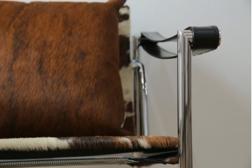 中古　Cassina(カッシーナ)　ル・コルビュジエ(Le Corbusier)　ピエール・ジャンヌレ(Pierre Jeanneret) シャルロット・ペリアン(Charlotte Perriand)　LC1　個性が光る!ワンランク上の空間づくりにおすすめなスリングチェア　定価605,000円相当　(R-078097)