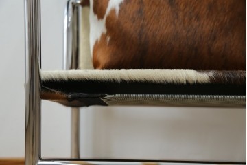 中古　Cassina(カッシーナ)　ル・コルビュジエ(Le Corbusier)　ピエール・ジャンヌレ(Pierre Jeanneret) シャルロット・ペリアン(Charlotte Perriand)　LC1　個性が光る!ワンランク上の空間づくりにおすすめなスリングチェア　定価605,000円相当　(R-078097)