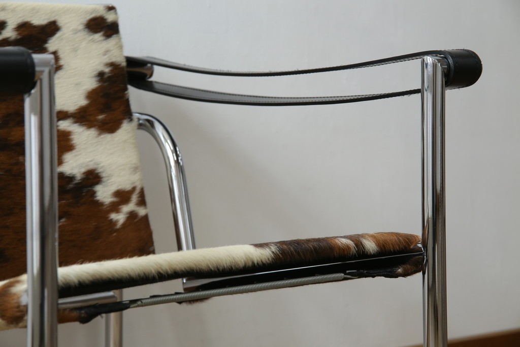 中古　Cassina(カッシーナ)　ル・コルビュジエ(Le Corbusier)　ピエール・ジャンヌレ(Pierre Jeanneret) シャルロット・ペリアン(Charlotte Perriand)　LC1　個性が光る!ワンランク上の空間づくりにおすすめなスリングチェア　定価605,000円相当　(R-078097)
