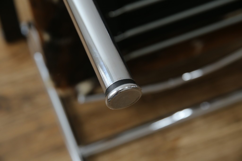 中古　Cassina(カッシーナ)　ル・コルビュジエ(Le Corbusier)　ピエール・ジャンヌレ(Pierre Jeanneret) シャルロット・ペリアン(Charlotte Perriand)　LC1　個性が光る!ワンランク上の空間づくりにおすすめなスリングチェア　定価605,000円相当　(R-078097)