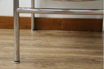 中古　Cassina(カッシーナ)　ル・コルビュジエ(Le Corbusier)　ピエール・ジャンヌレ(Pierre Jeanneret) シャルロット・ペリアン(Charlotte Perriand)　LC1　個性が光る!ワンランク上の空間づくりにおすすめなスリングチェア　定価605,000円相当　(R-078097)