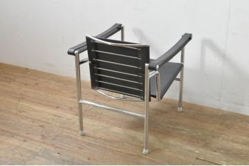 中古　リプロダクト品　ル・コルビュジエ(Le Corbusier)　LC1　本革　スタイリッシュなデザインが目を引くスリングチェア(アームチェア、バスキュランチェア、椅子、イス、レザー、Cassina、カッシーナ)(R-078098)