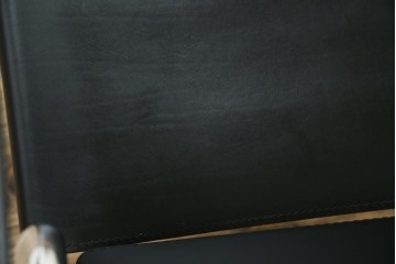 中古　リプロダクト品　ル・コルビュジエ(Le Corbusier)　LC1　本革　スタイリッシュなデザインが目を引くスリングチェア(アームチェア、バスキュランチェア、椅子、イス、レザー、Cassina、カッシーナ)(R-078098)