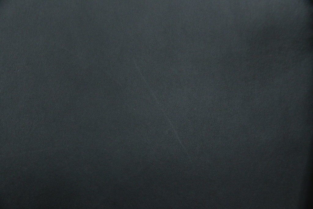 中古　リプロダクト品　ル・コルビュジエ(Le Corbusier)　LC1　本革　スタイリッシュなデザインが目を引くスリングチェア(アームチェア、バスキュランチェア、椅子、イス、レザー、Cassina、カッシーナ)(R-078098)