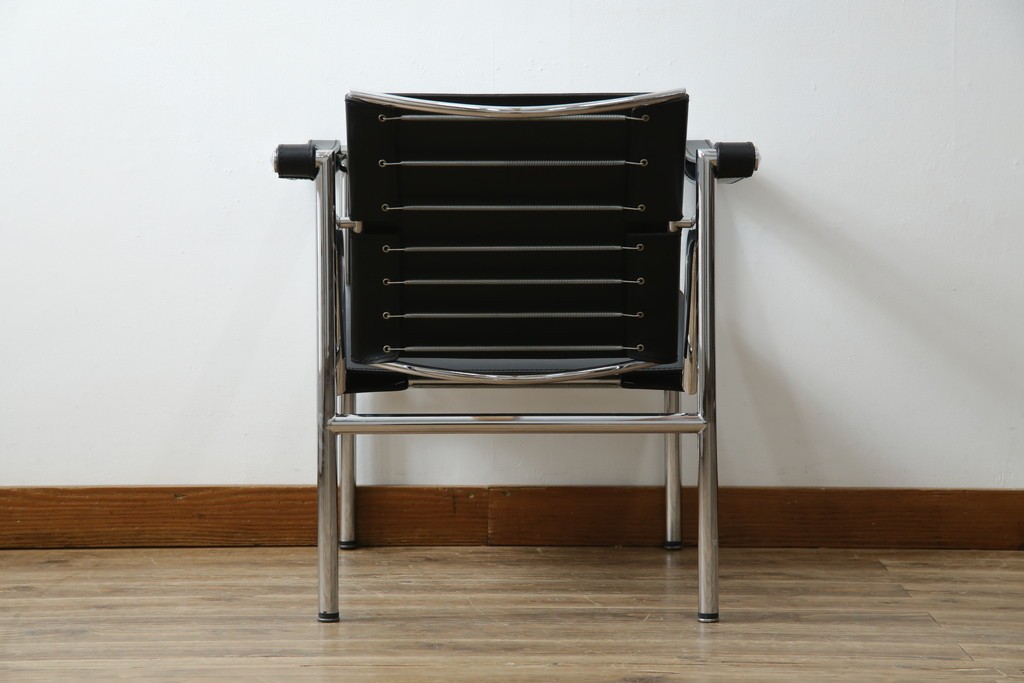中古　リプロダクト品　ル・コルビュジエ(Le Corbusier)　LC1　本革　スタイリッシュなデザインが目を引くスリングチェア(アームチェア、バスキュランチェア、椅子、イス、レザー、Cassina、カッシーナ)(R-078098)