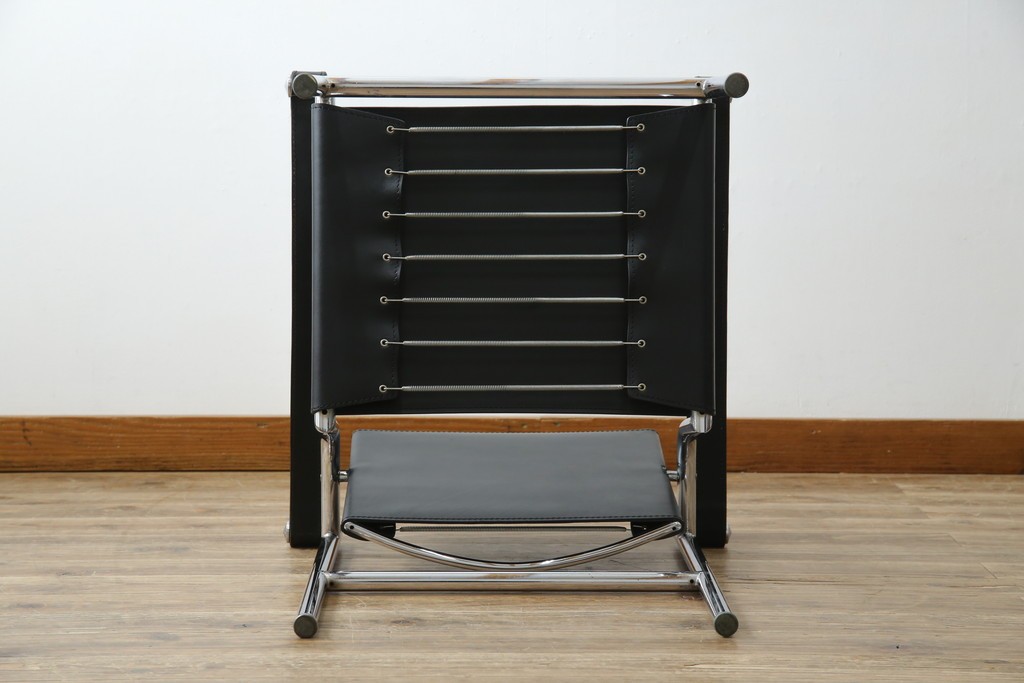 中古　リプロダクト品　ル・コルビュジエ(Le Corbusier)　LC1　本革　スタイリッシュなデザインが目を引くスリングチェア(アームチェア、バスキュランチェア、椅子、イス、レザー、Cassina、カッシーナ)(R-078098)