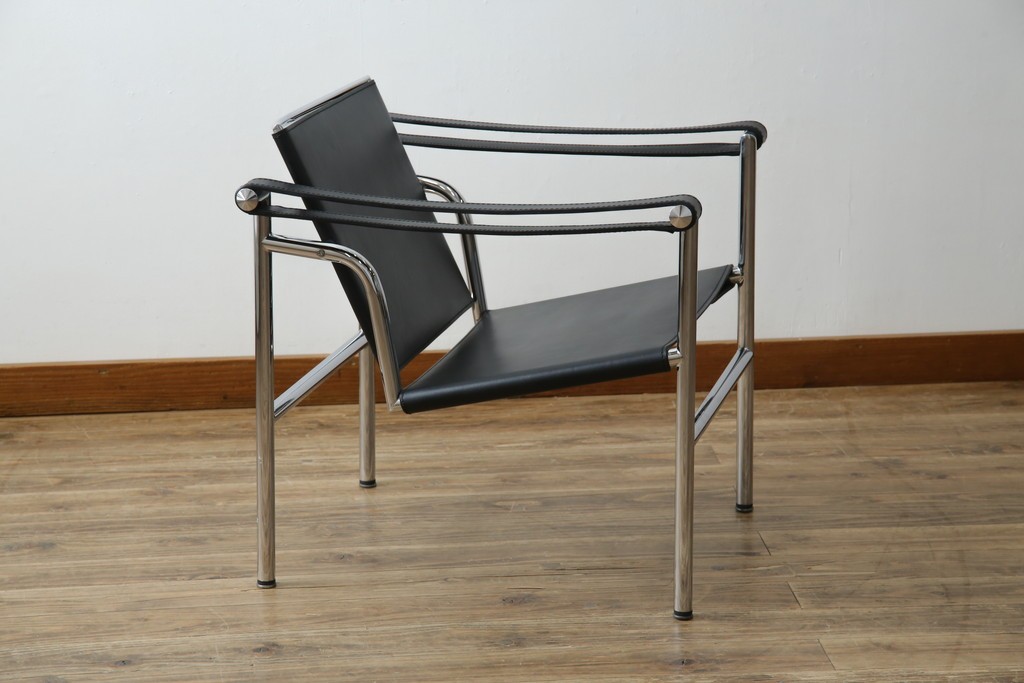 中古　リプロダクト品　ル・コルビュジエ(Le Corbusier)　LC1　本革　スタイリッシュなデザインが目を引くスリングチェア(アームチェア、バスキュランチェア、椅子、イス、レザー、Cassina、カッシーナ)(R-078098)