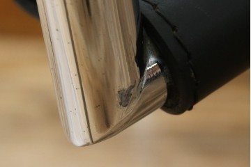 中古　リプロダクト品　ル・コルビュジエ(Le Corbusier)　LC1　本革　スタイリッシュなデザインが目を引くスリングチェア(アームチェア、バスキュランチェア、椅子、イス、レザー、Cassina、カッシーナ)(R-078098)