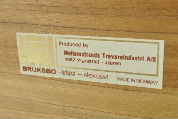 北欧ビンテージ　ノルウェー　 BRUKSBO(ブルクスボ) 　Mellemstrands Trevareindustri　ローズウッド材の美しい杢目が目を引くローテーブル(センターテーブル、リビングテーブル、座卓、ヴィンテージ)(R-078099)